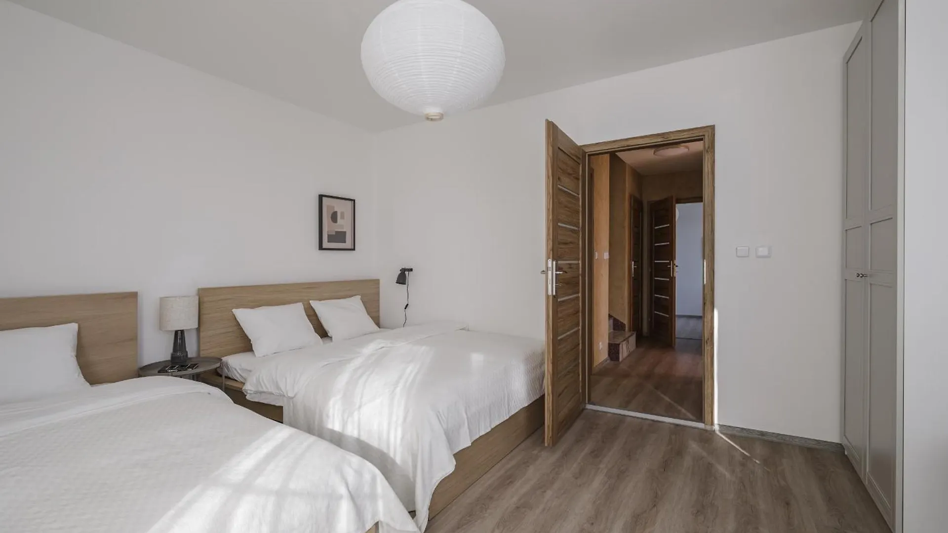 Spacious 4-Story Home With Sauna & Garden Prag 0*,