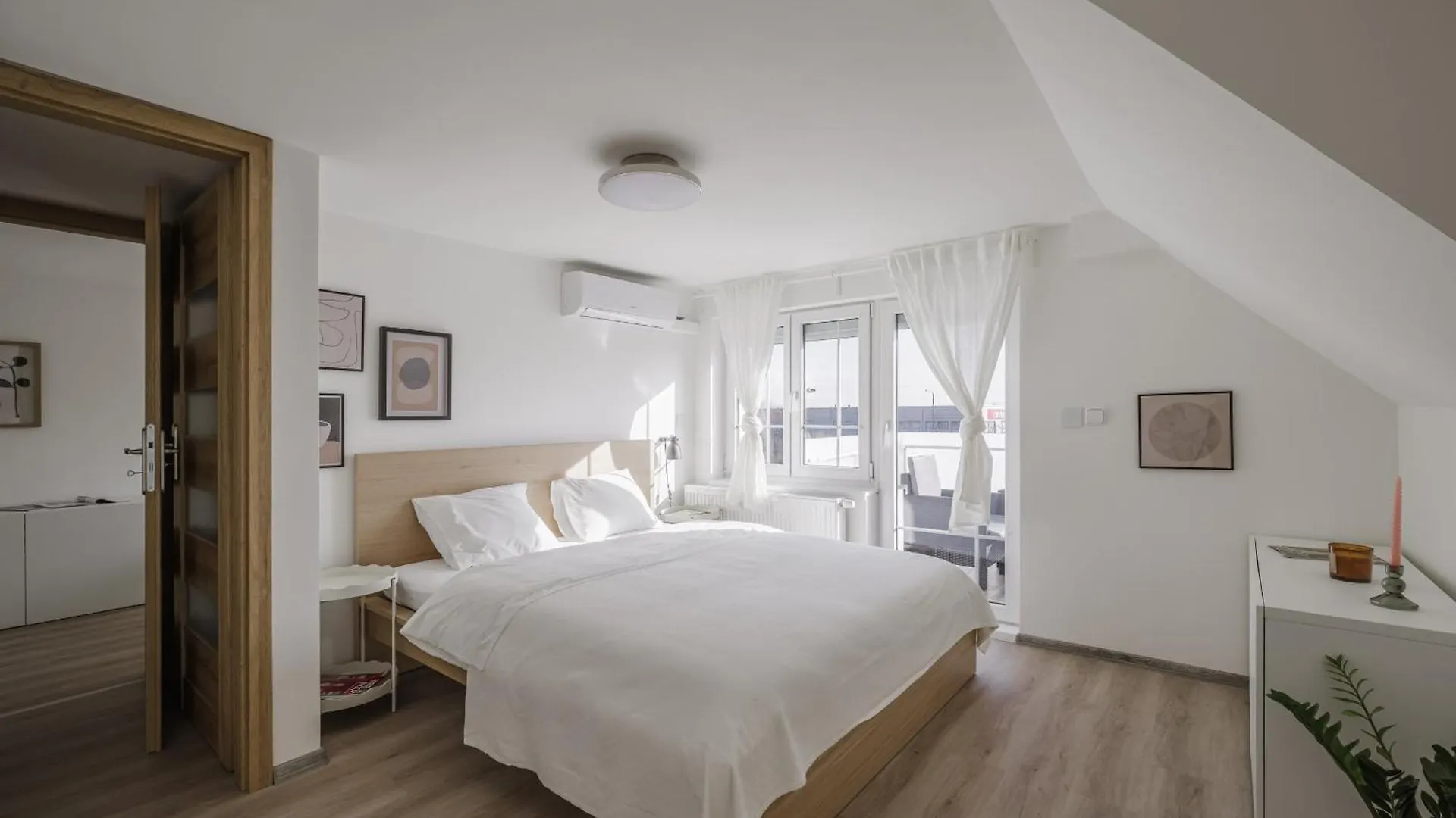 Spacious 4-Story Home With Sauna & Garden Prag 0*,