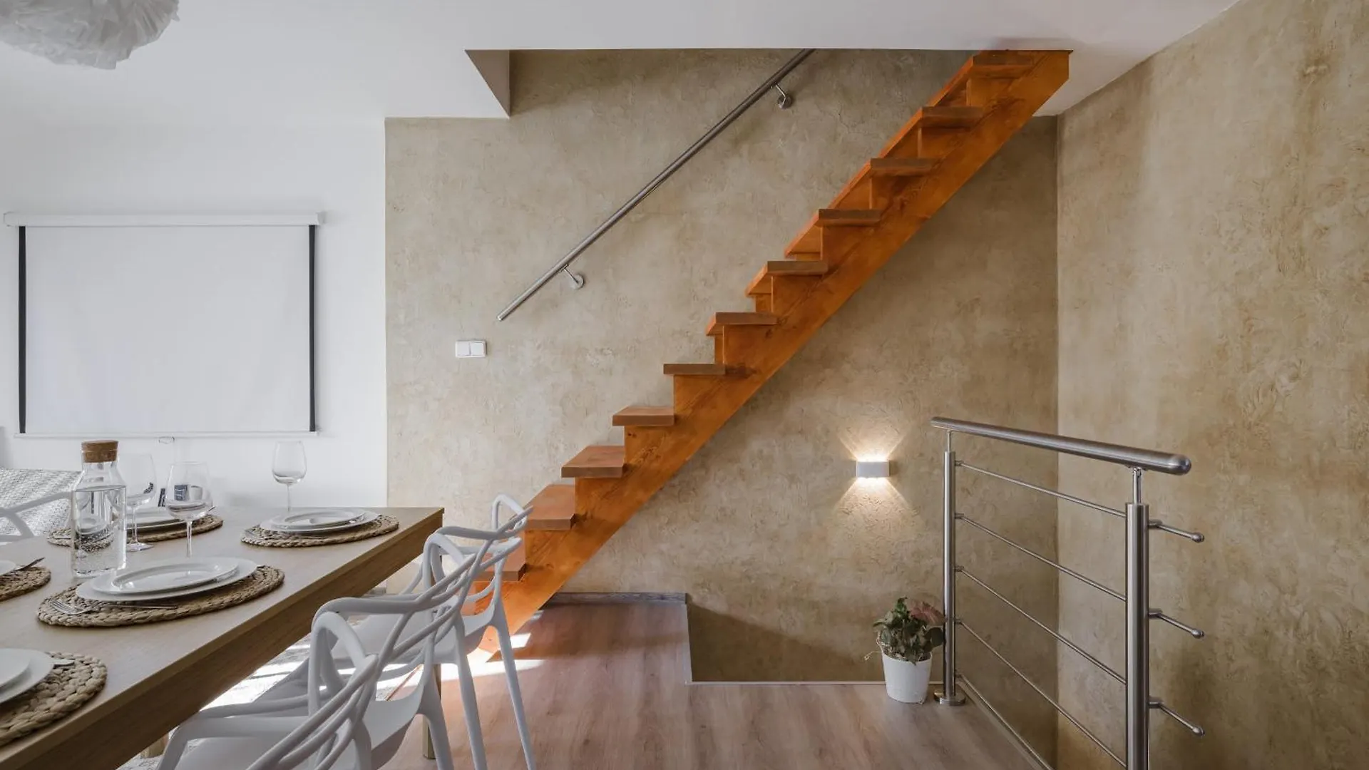 Nyaraló Spacious 4-Story Home With Sauna & Garden Prága