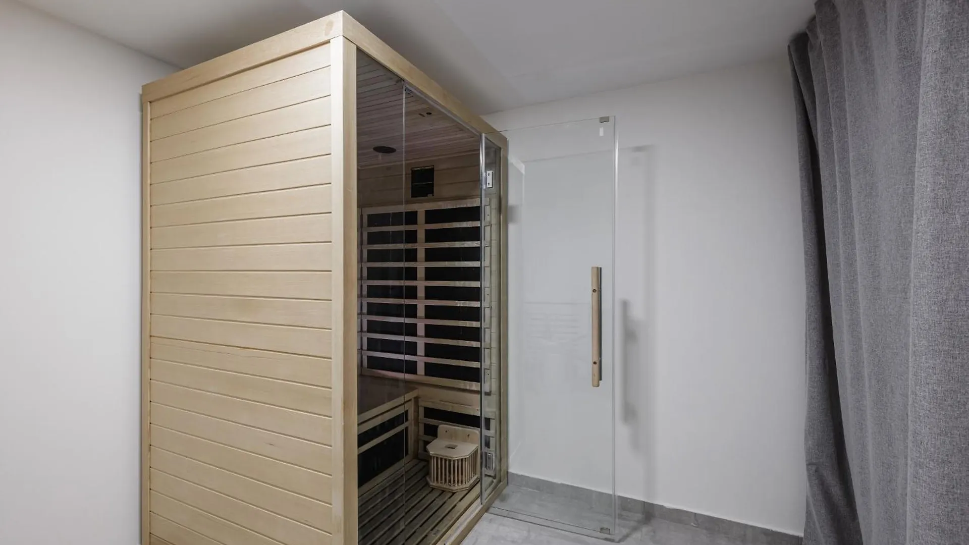 Nyaraló Spacious 4-Story Home With Sauna & Garden Prága Csehország