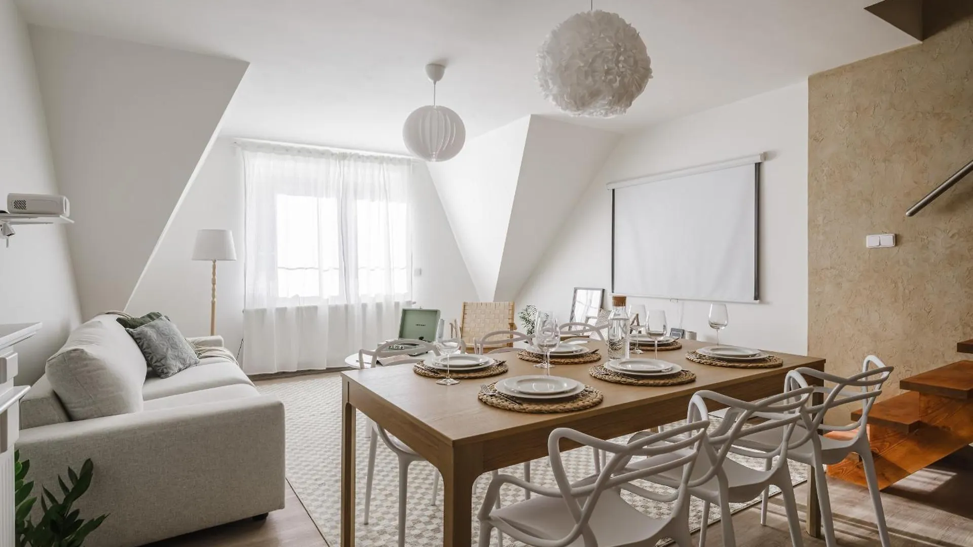 Spacious 4-Story Home With Sauna & Garden Prága 0*,